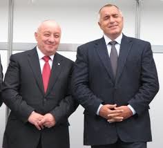 Подмазвачите му са повече от идиотите в неговите очи