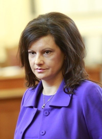 Дариткова: Няма как министърът да определя заплатите на медицинските сестри