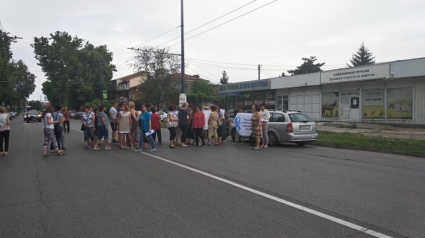 Протестиращи медицински сестри в Пазарджик: Заплатите ни не трябва да се третират като разход за държавата, а като инвестиция в здравеопазването