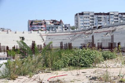 Вариант: Държавата поема стадион 