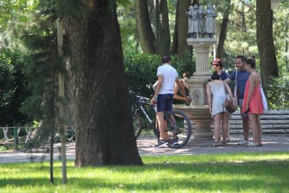 Къде пловдивчани търсят спасение в 40-градусовата жега СНИМКИ