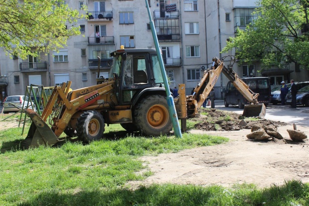 Нов паркинг за 40 автомобила изграждат в „Западен”
