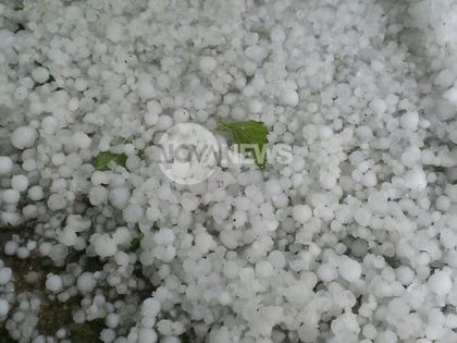 Свирепи градушки помляха Южна България, в Сандански потече река по главната улица (СНИМКИ/ВИДЕО)