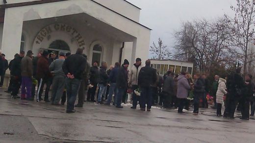 Майката на убиеца Благой ридае пред ковчега му: Искаше любов, но нямаше кой да ти я даде