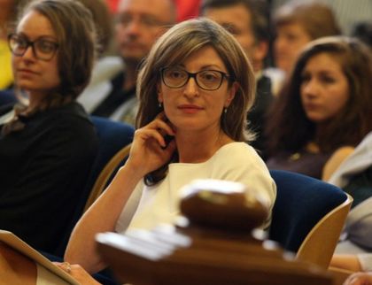 Вицепремиерът Захариева: Съдействаме на британските власти в търсенето на виновните