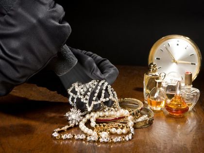 Какво ли не крадоха вчера - грабиха лаптопи, камери и злато