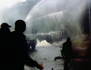Трагедия в Хитрино: Влак дерайлира, взривиха се цистерни и има поне 23 ранени