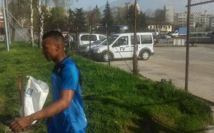 Де Ноойер готов за игра, Бедоя гори за Ботев