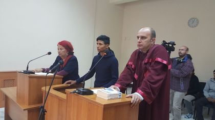 "Сега ще видиш какво ще стане", казал Атанас на учителя си. Върнал се с кол, дълъг метър и половина и започнал да го налага
