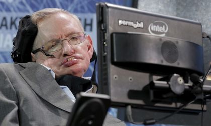 Стивън Хокинг приет в болница в Рим