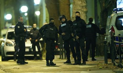 Стрелба в предградие на Париж, поне две жертви
