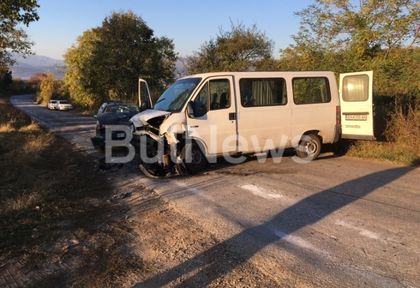 Първи СНИМКИ от кървава катастрофа с много ранени във Врачанско