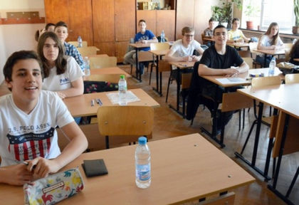 МОН: По-ниски резултати на матурите и все повече скъсани зрелостници