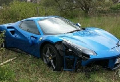 Намериха изоставено в полето Ferrari за стотици хиляди