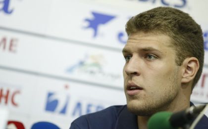Страхотен Везенков за успех на Барса над Севиля
