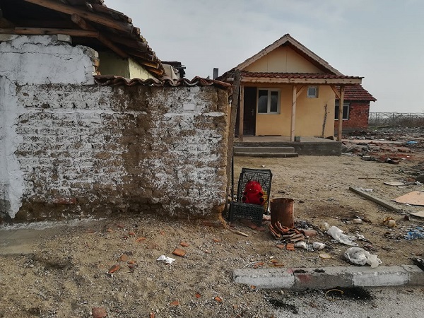 Пловдив: Община Марица поиска социални жилища от държавата за циганите в село Войводиново, чиито къщи бяха съборени