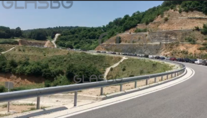 1 километър опашка на влизане в България на пункт Маказа ВИДЕО