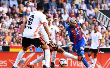 Валенсия скочи на съдийството след мача с Барса