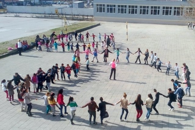 Деца и учители честваха 40-годишнина на училище