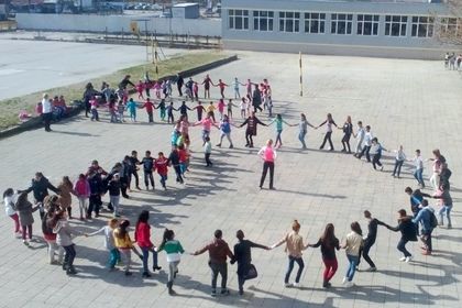 Деца и учители честваха 40-годишнина на училище