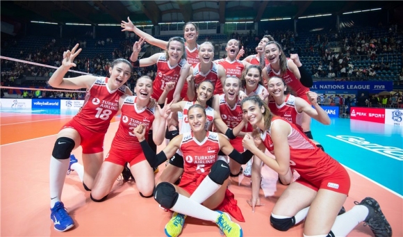 Турция нанесе първа загуба на световния шампион Сърбия (видео + снимки)