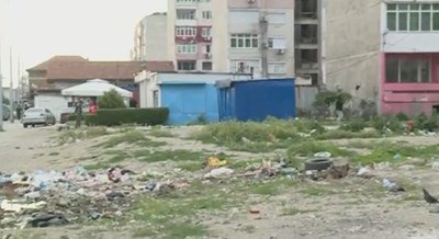 Събарят незаконни къщи в Столипиново