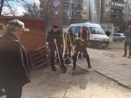 Първа копка на улица в Кючука, обклекчават трафика по