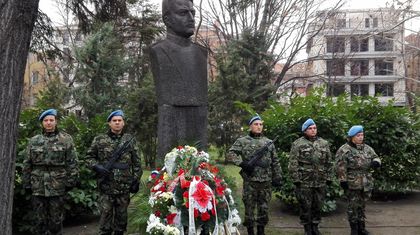 С падане на колене почетохме паметта на загиналите за свободата на Пловдив