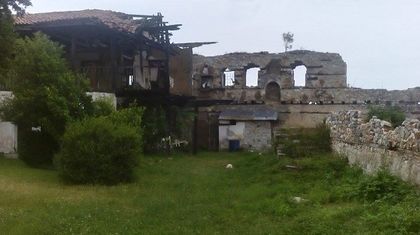 Ремонтират опожарения Мулдавски манастир