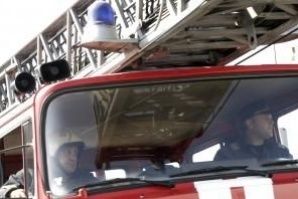 Мотор и два гаража изгоряха при пожар в Асеновград