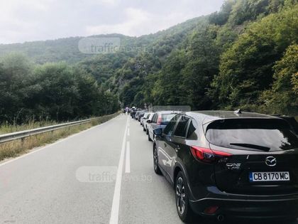 Ад на пътя и край Велинград! 7 ранени, дефилето е затворено