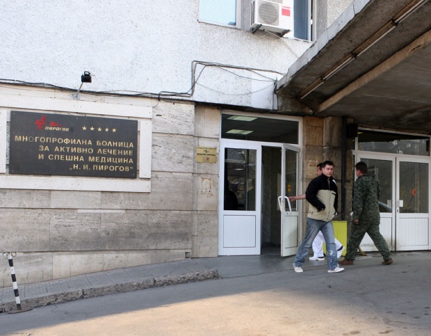 Критично е състоянието на детето, ударено от футболна врата