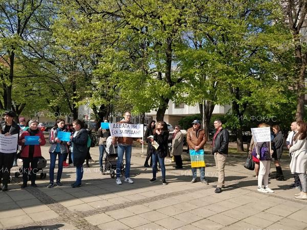 Варна: Родители излизат на трети пореден протест срещу спряната, но неотхвърлена „Национална стратегия за детето 2019-2030 г.“
