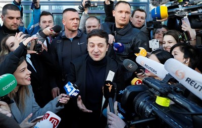 Зеленски очаква Порошенко на предизборен дебат на 19 април в Киев