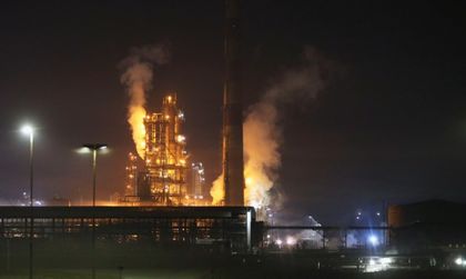 Осем ранени при взрив в петролна рафинерия в Босна
