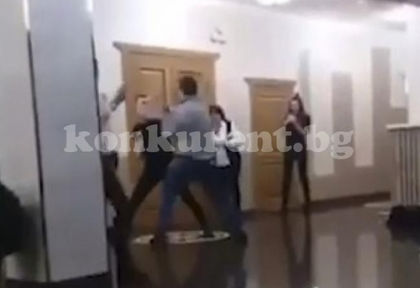 Деца се биха като обезумели в двора на школо във Вършец