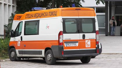 Моторист не удържа Кавазаки-то си в Тракия, прати себе си и приятелката си в болница