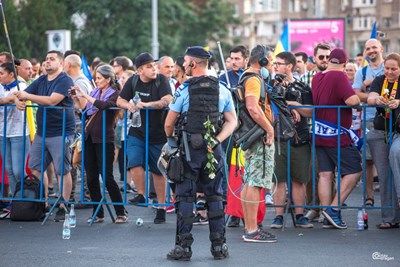 Около 300 служители на букурещкото метро протестират пред правителството