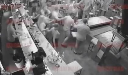 Само във Флагман.бг! Татуиран „Калашников“ издаде Карчо и аверите му за мелето в „Сакса бийч“ Брутално! Вижте кървавото меле в „Сакса”, Карчо и аверите му помитат за секунди друга компания Кои са Карчо и Попчето, издирвани след масовия бой в нощен кл