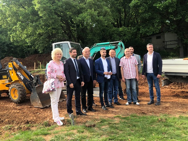 Европейски избори 2019: Парламентарната група на ГЕРБ с дарение за строежа на храма на Старозагорските бани