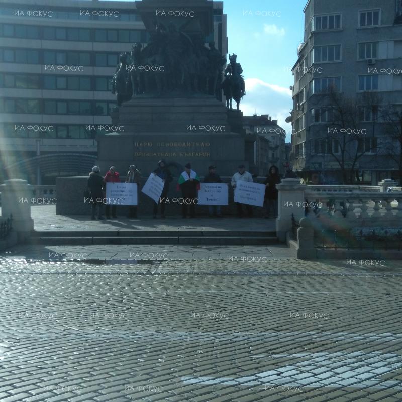 София: По-малко от 10 души са се събрали на протеста срещу пакта за миграция на ООН