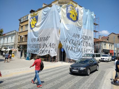 Нов живот за старите фасади: Възстановяват знакови сгради в Бургас