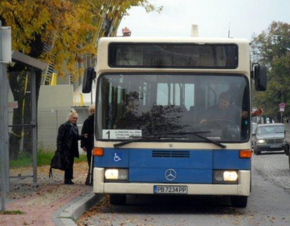 Шок в Пловдив! Автобус тръгна без шофьора, пенсионерка пищи
