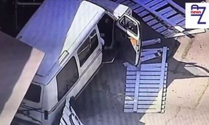 Две коли се взразяха в ресторант LA, 9 души са ранени