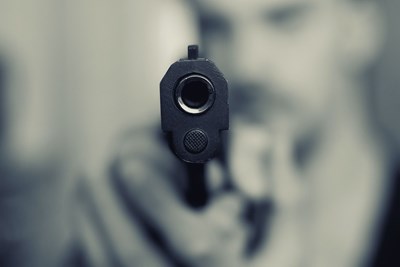 Задържаха 76-годишен, заплашвал с пистолет шофьор на пътя Аксаково-Игнатиево