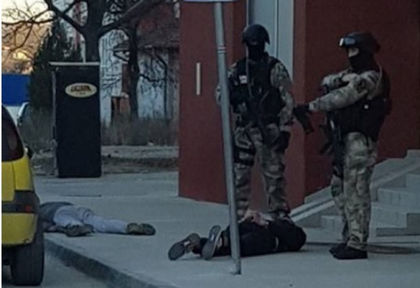 Първи подробности за разбитата банда, бълвала наркотици и менте пари (СНИМКИ/ВИДЕО)