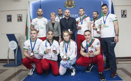 Министър Дашева награди ММА бойци