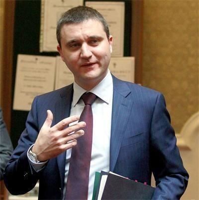 Синдикати поканиха министър Горанов да боядиса стая в затвора