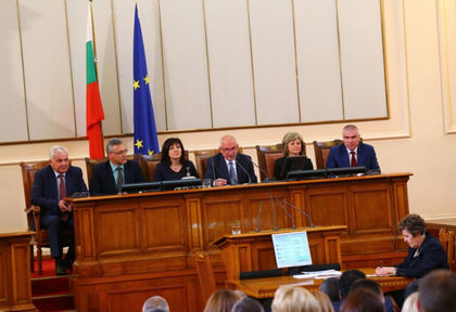Управляващи и опозиция отново влязоха в спор! Този път заради избор на здравен министър
