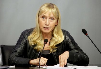 Европейски избори 2019: Елена Йончева, БСП: Подкрепям кандидатурата на Франс Тимерманс за председател на Европейската комисия